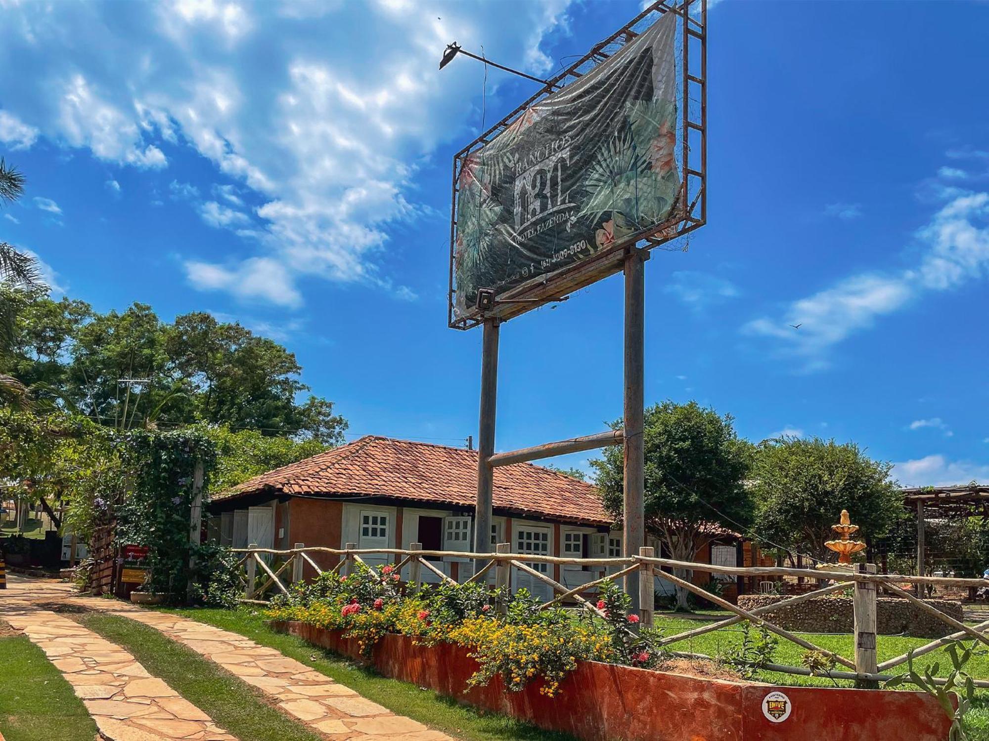 Ranchos 30 Hotel Fazenda Hidrolandia  Exteriör bild