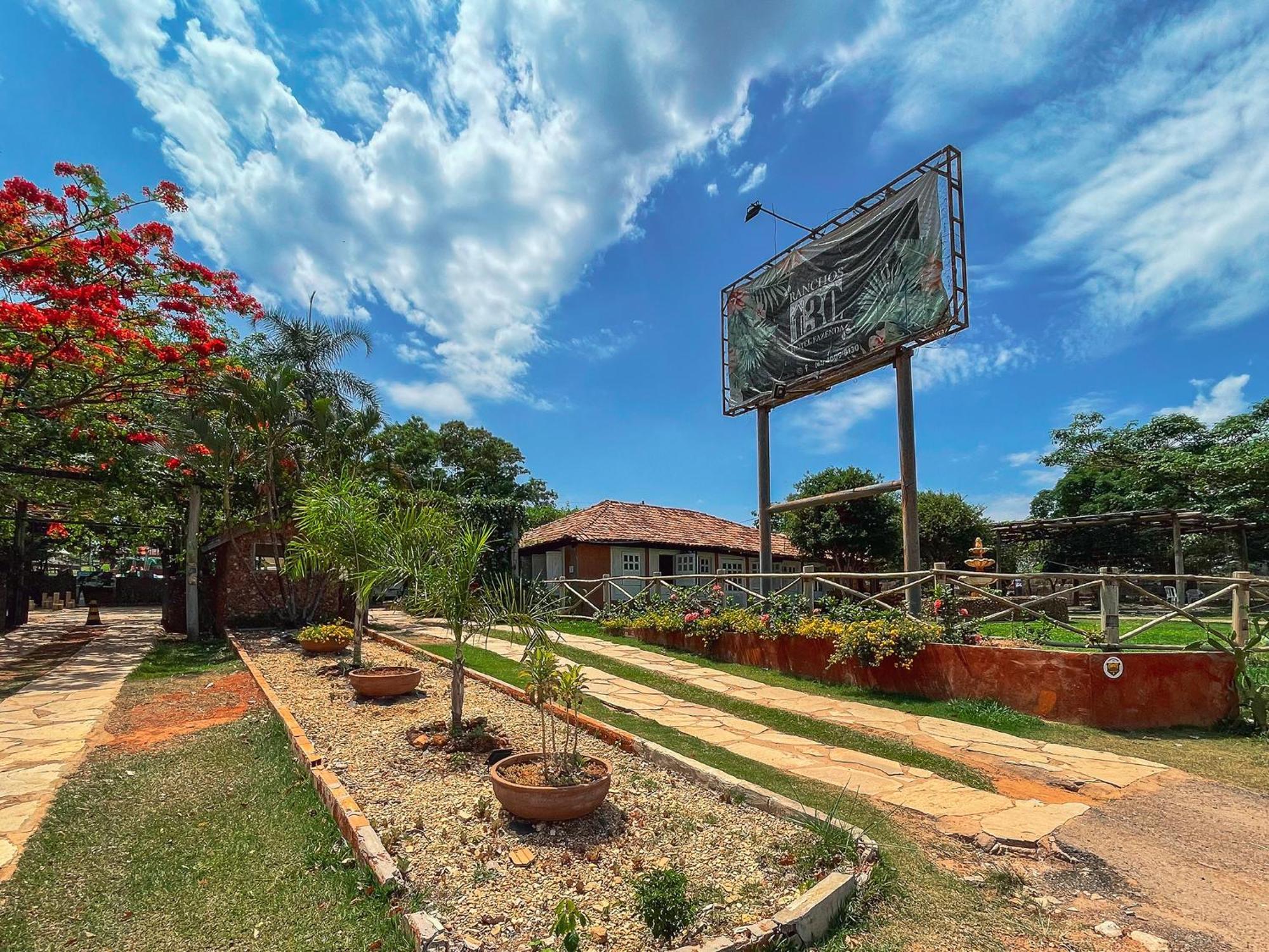 Ranchos 30 Hotel Fazenda Hidrolandia  Exteriör bild